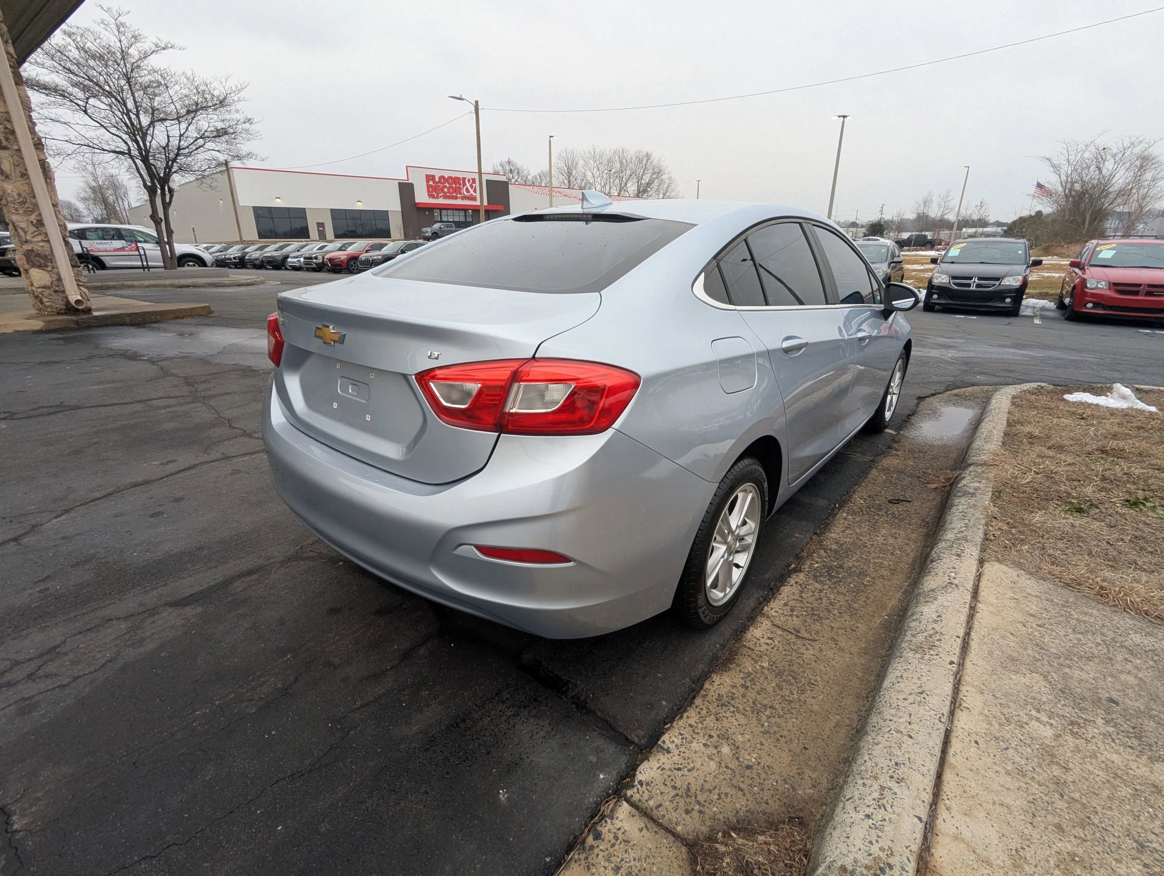 Used 2017 Chevrolet Cruze LT image 7