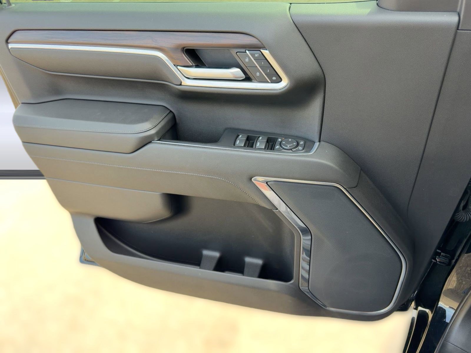 Used 2023 GMC Sierra 1500 SLT image 11