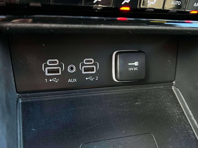 Used 2023 Jeep Grand Cherokee Altitude AWD/4WD image 13