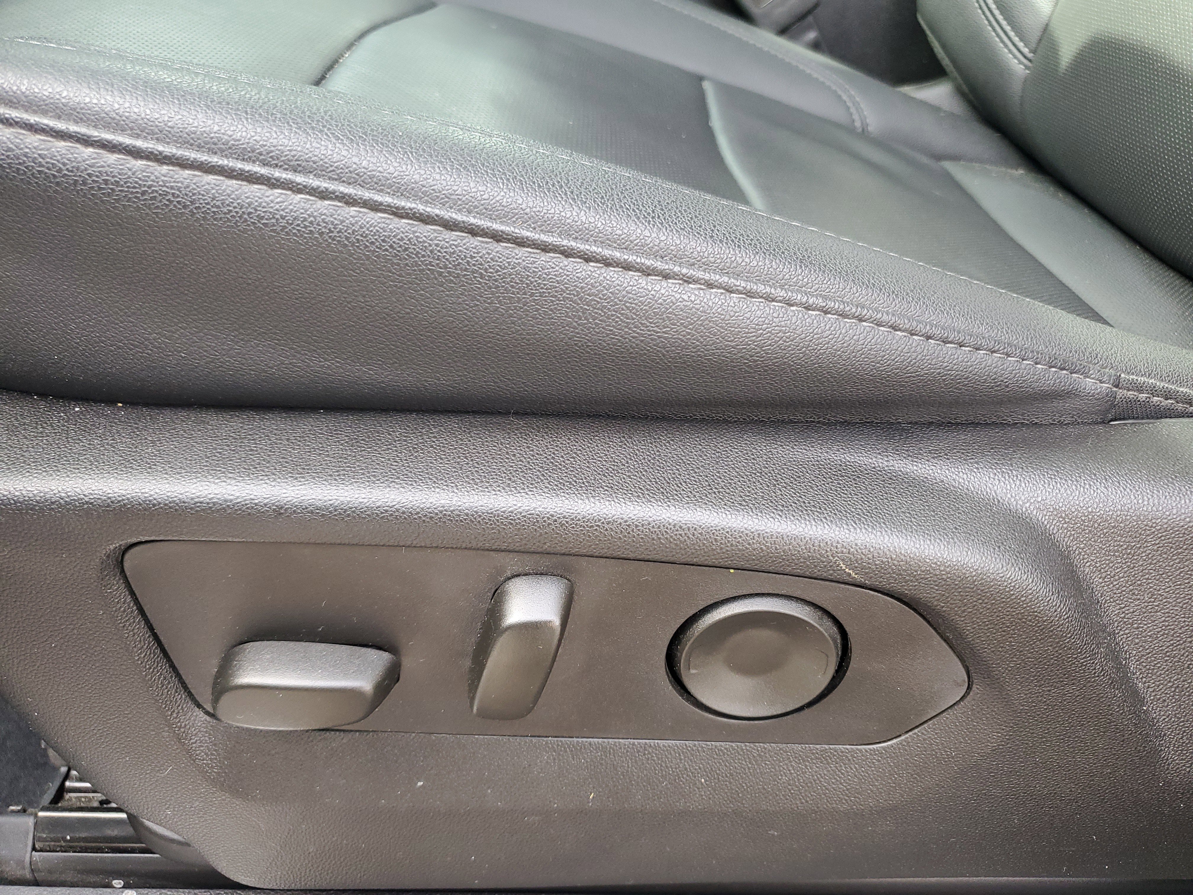 Used 2025 Chevrolet Silverado 2500 LTZ w/ LTZ Plus Package image 19