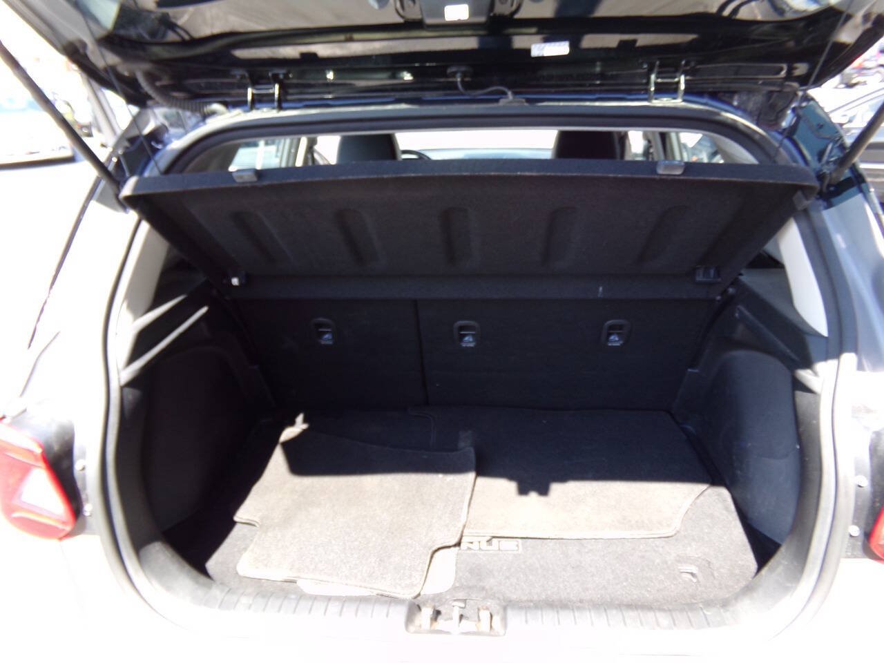 Used 2023 Hyundai Venue Limited FWD image 33