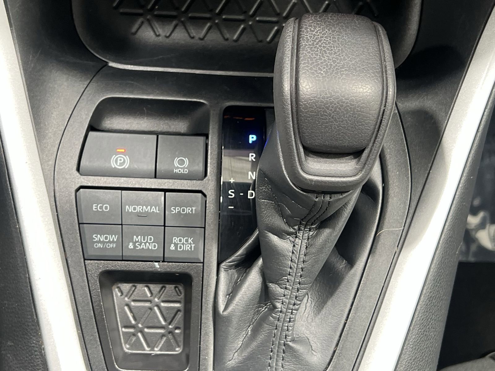 Used 2023 Toyota RAV4 LE image 20