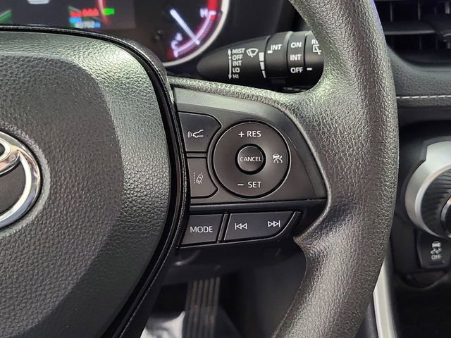 Used 2025 Toyota RAV4 XLE FWD image 25