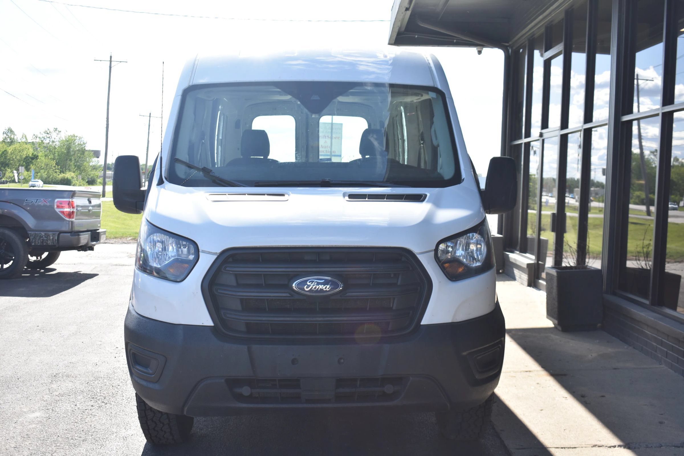 Used 2020 Ford Transit 250 Medium Roof RWD image 3