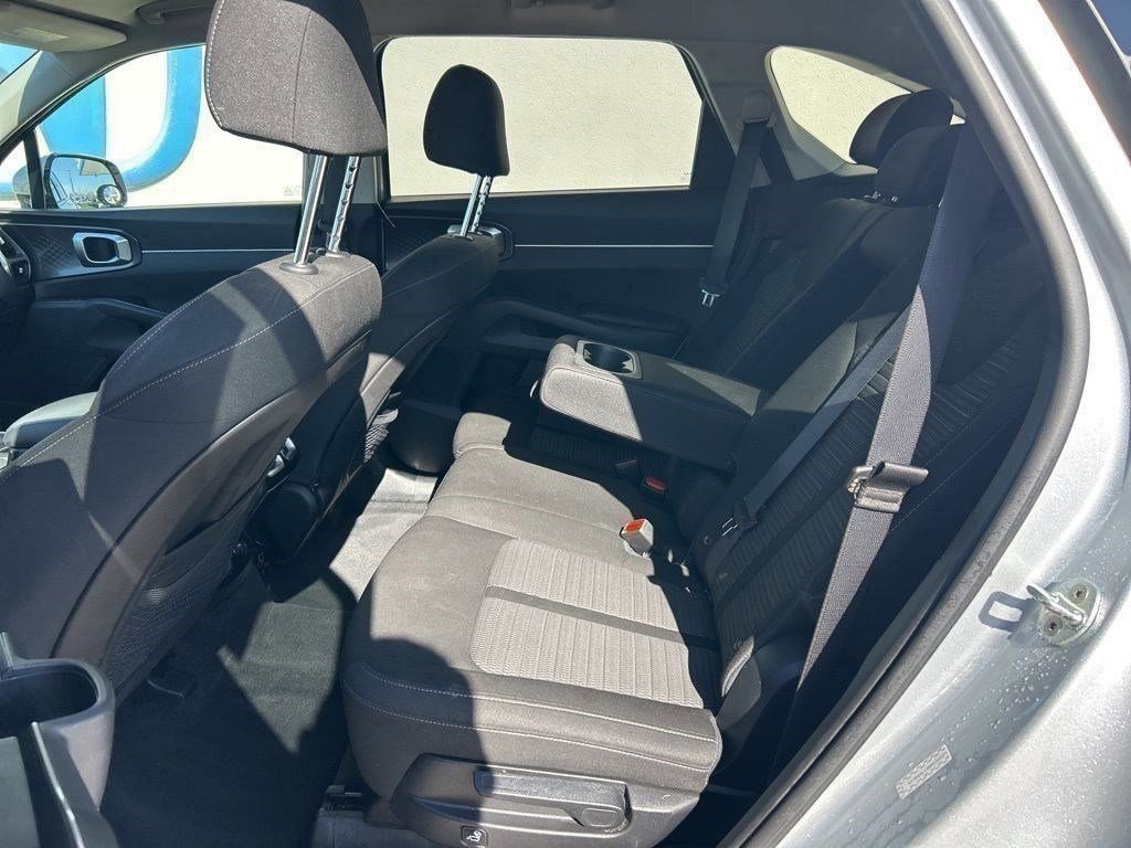 Used 2022 Kia Sorento LX image 10