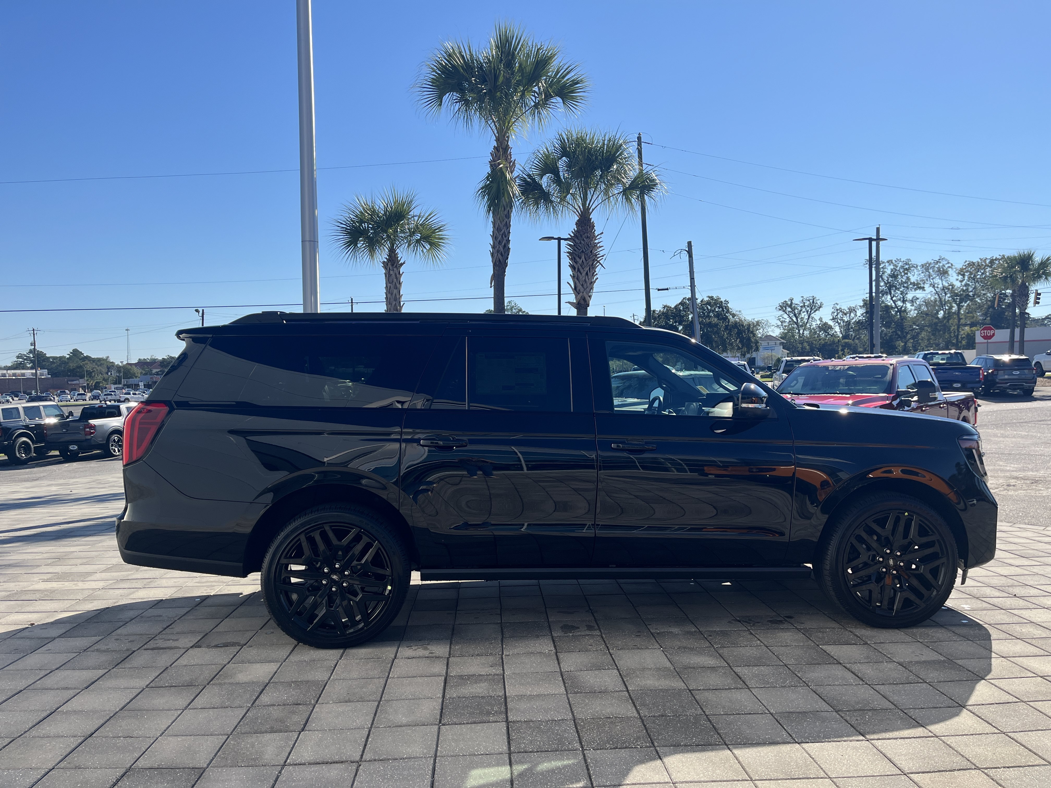 New 2027 Ford Expedition Max Platinum w/ Stealth Performance Package AWD/4WD image 7