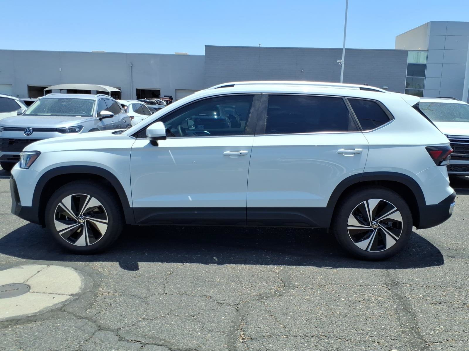 New 2026 Volkswagen Taos SE AWD/4WD image 2
