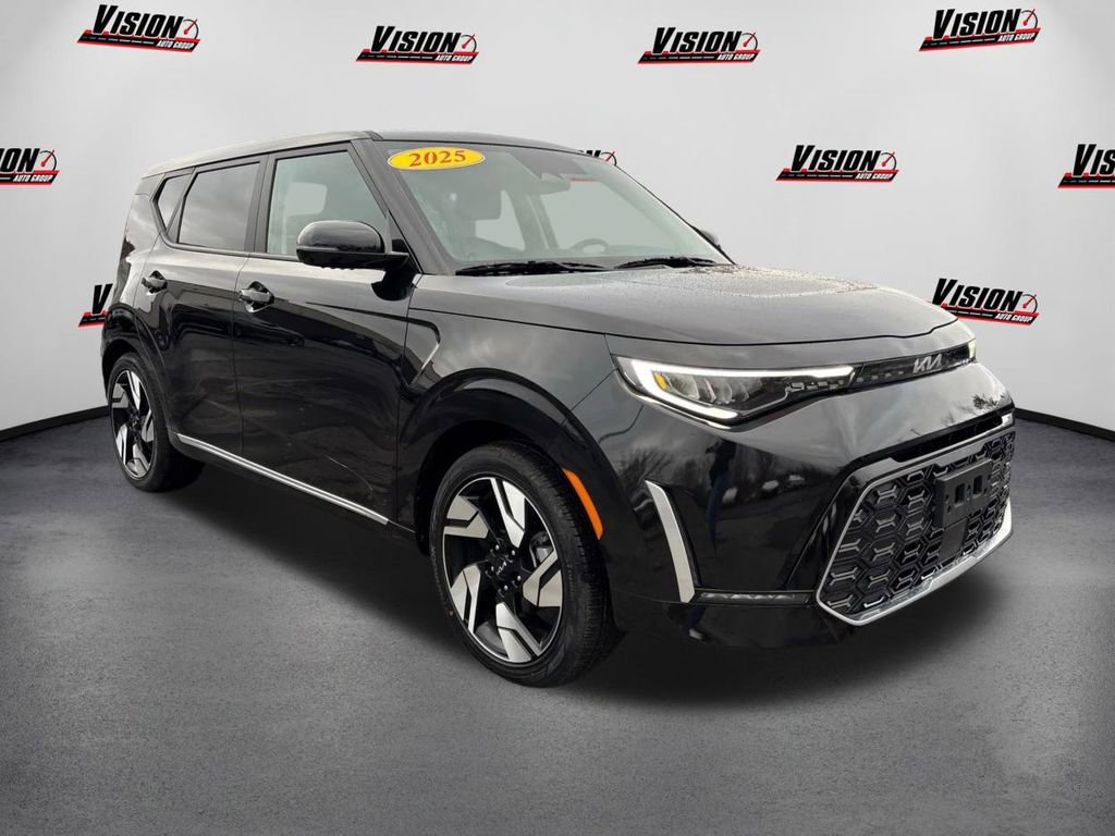 Used 2025 Kia Soul GT-Line w/ GT-Line Technology Package video 3