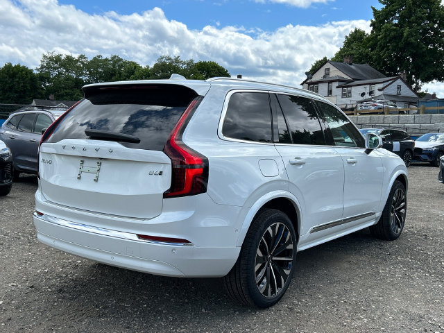 Used 2026 Volvo XC90 B6 Plus w/ Protection Package Premier AWD/4WD image 4