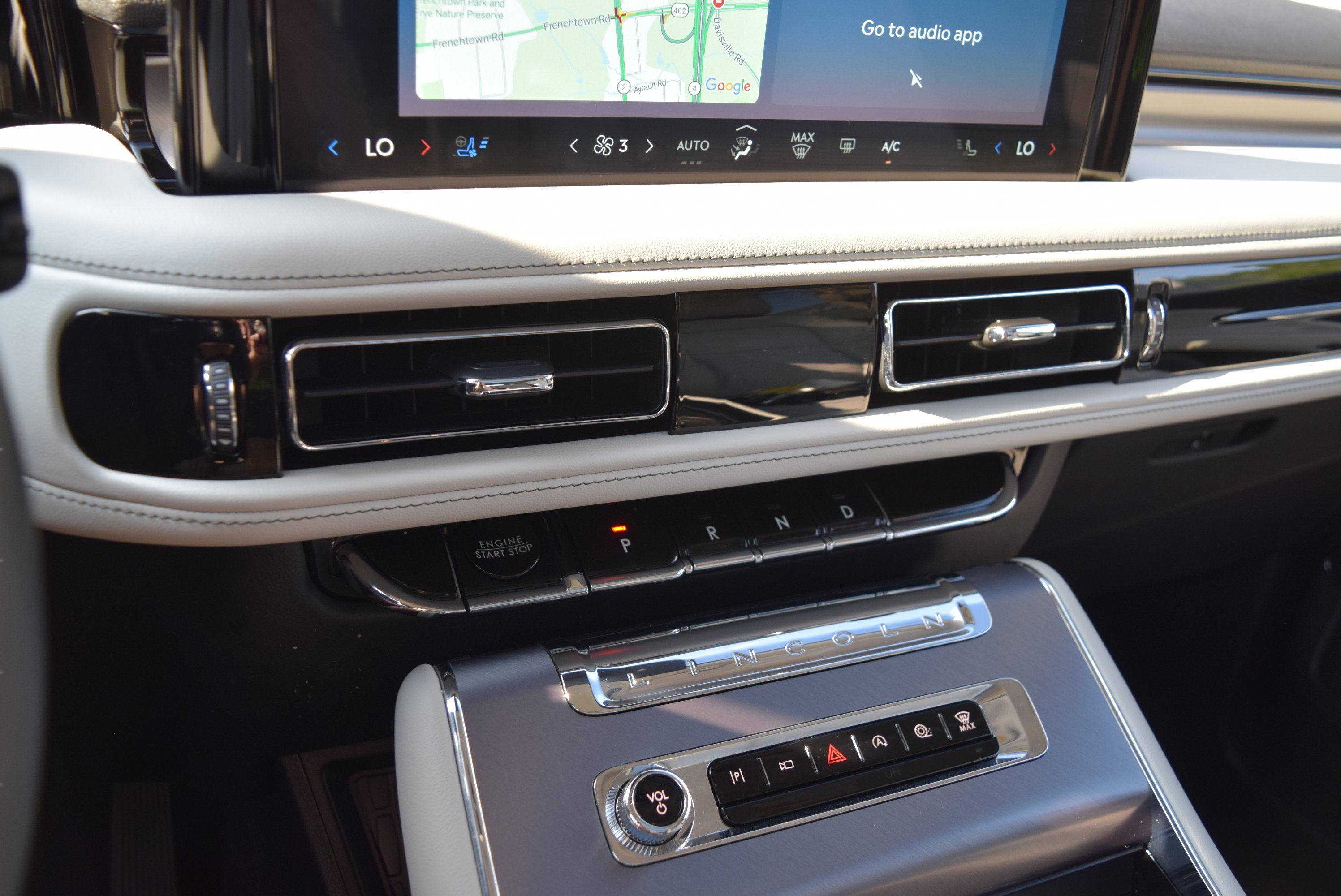 Used 2025 Lincoln Aviator AWD image 16