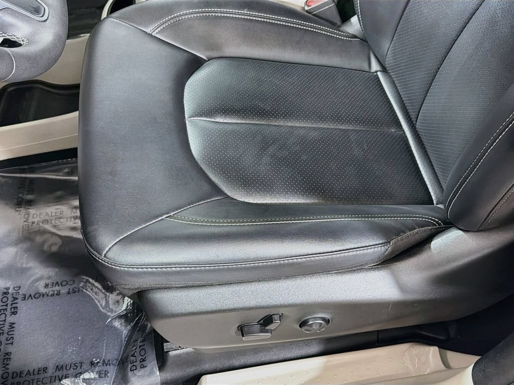 Used 2024 Chrysler Pacifica Limited FWD image 20