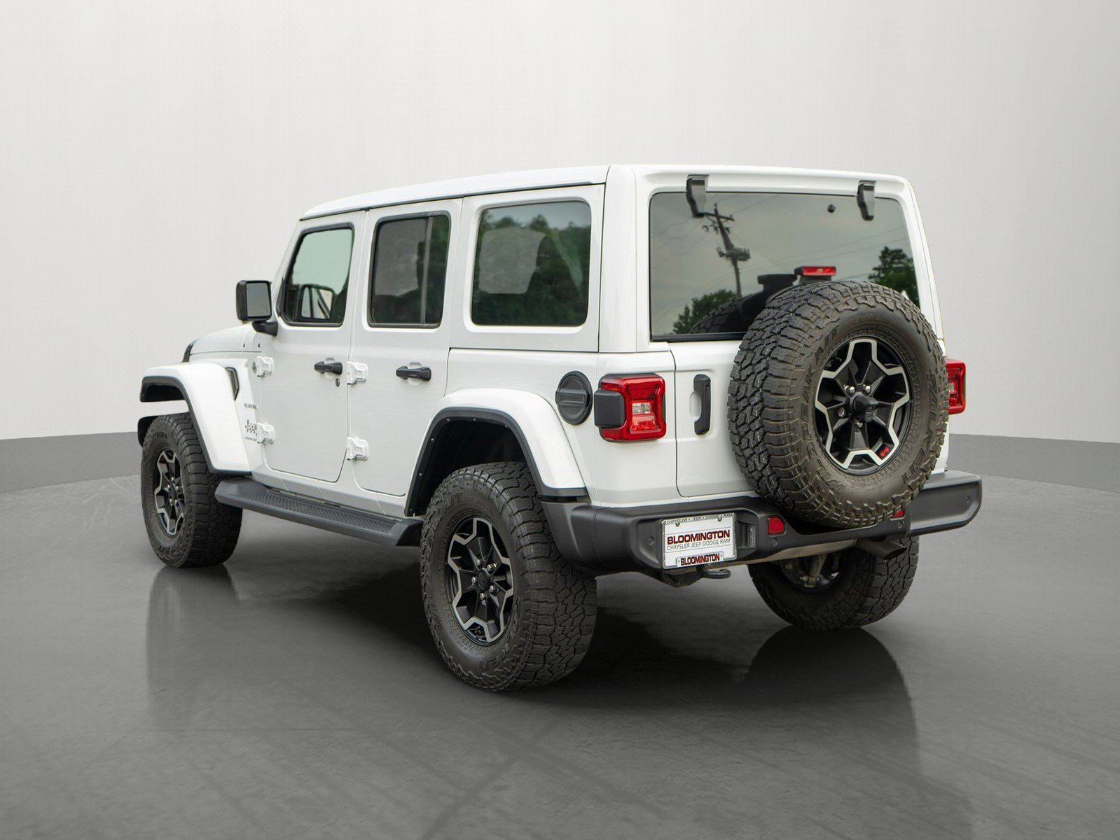 Used 2023 Jeep Wrangler Unlimited Sahara w/ Safety Group AWD/4WD image 5
