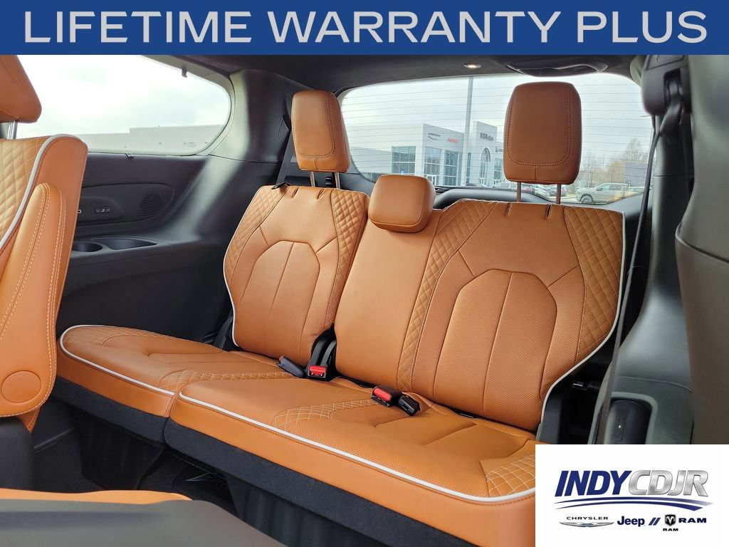 New 2026 Chrysler Pacifica Pinnacle w/ Trailer Tow Group AWD/4WD image 13