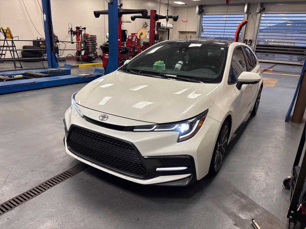 Used 2021 Toyota Corolla SE FWD image 2