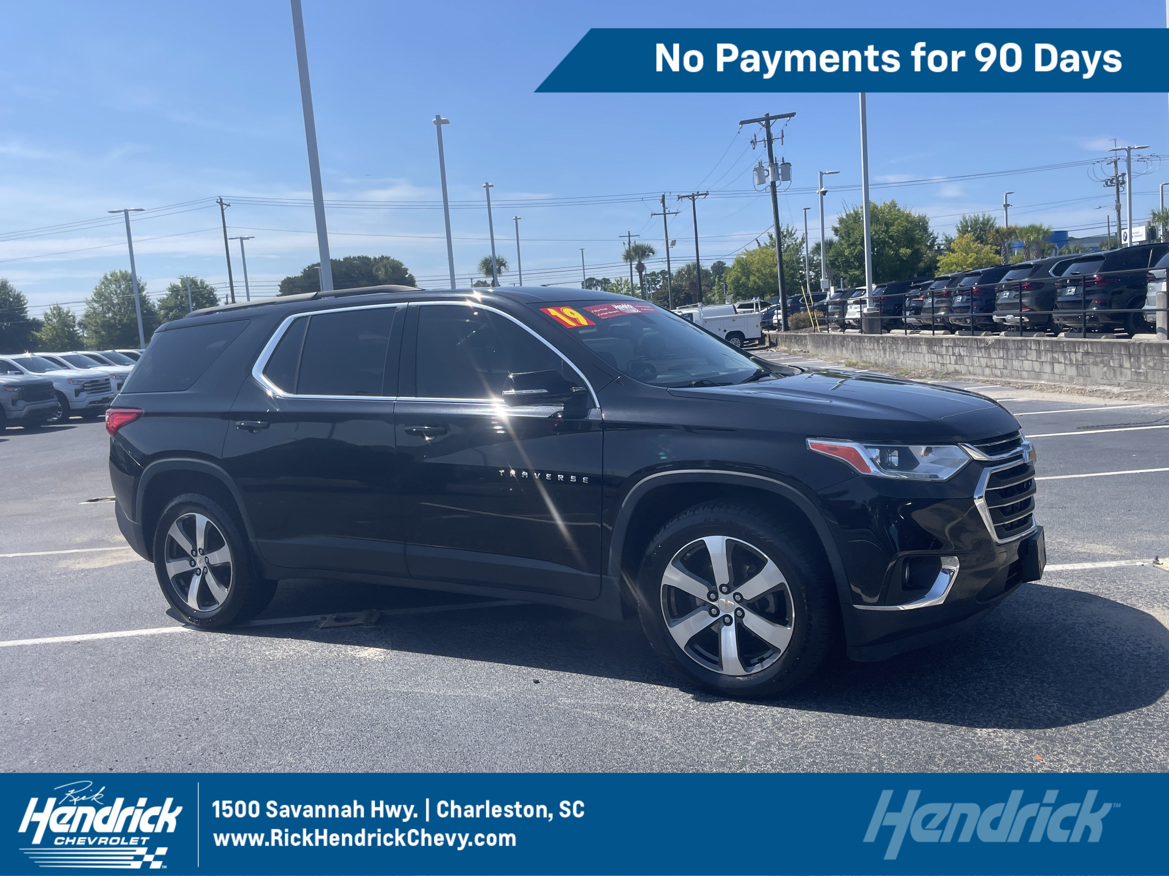 Used 2019 Chevrolet Traverse LT w/ LT Premium Package AWD/4WD image 1