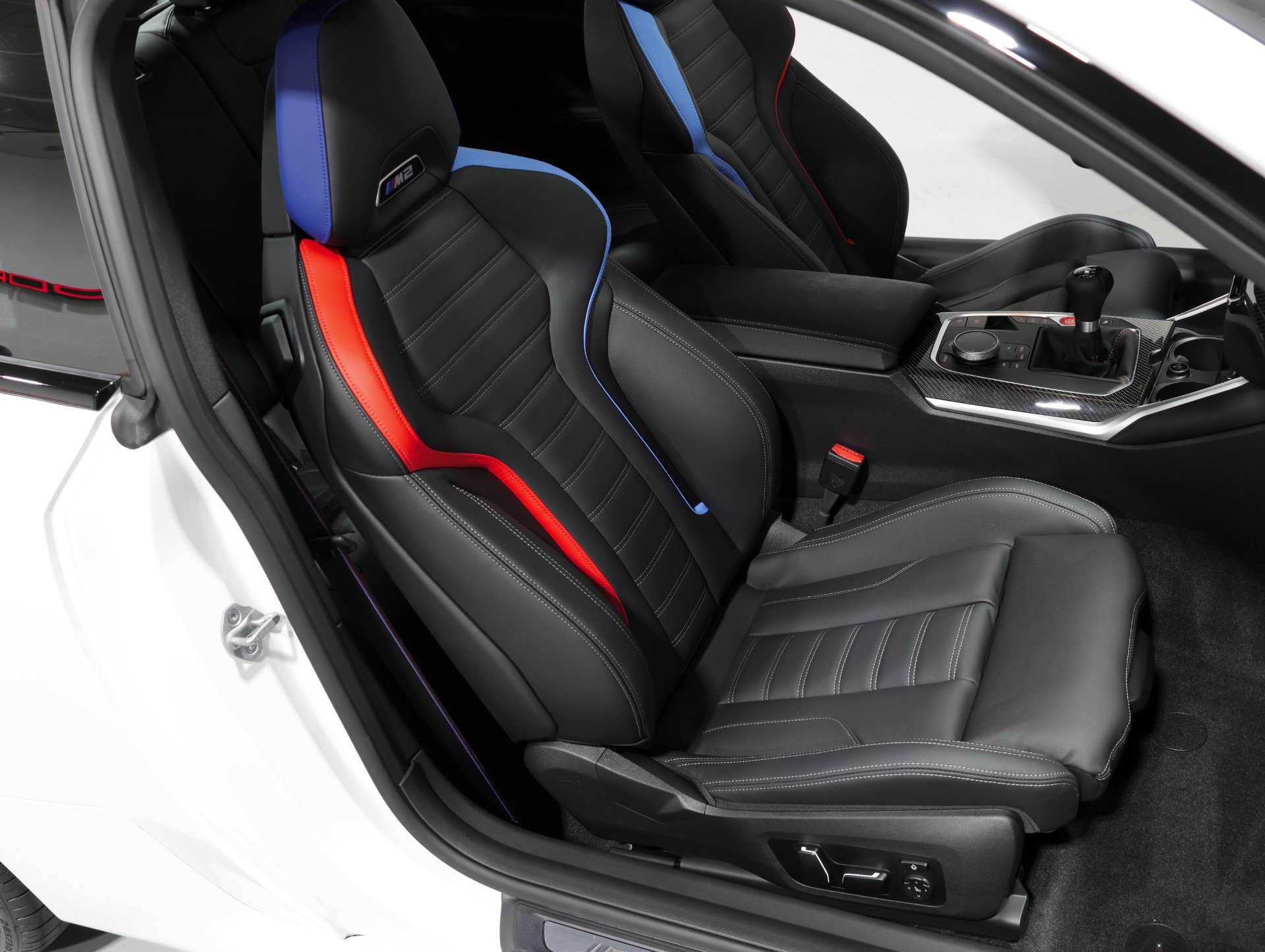 Used 2026 BMW M2 w/ Lighting Package RWD image 87