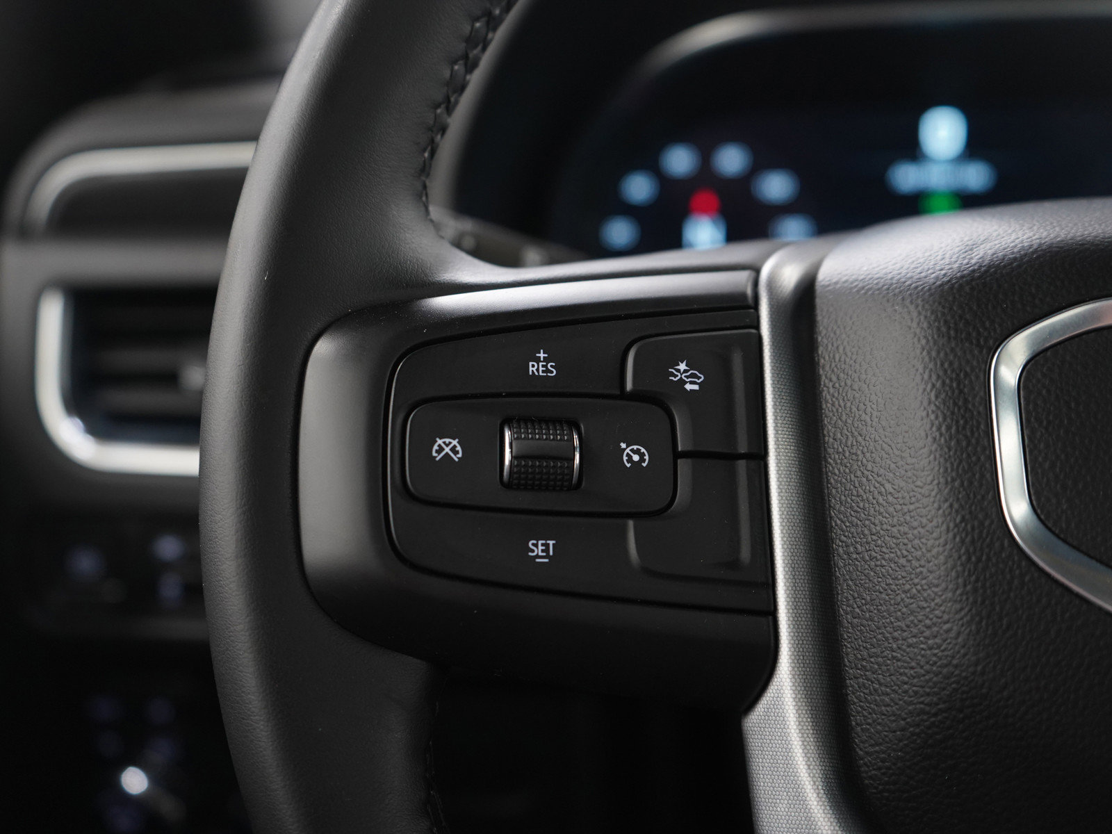 Used 2024 GMC Yukon SLT image 28