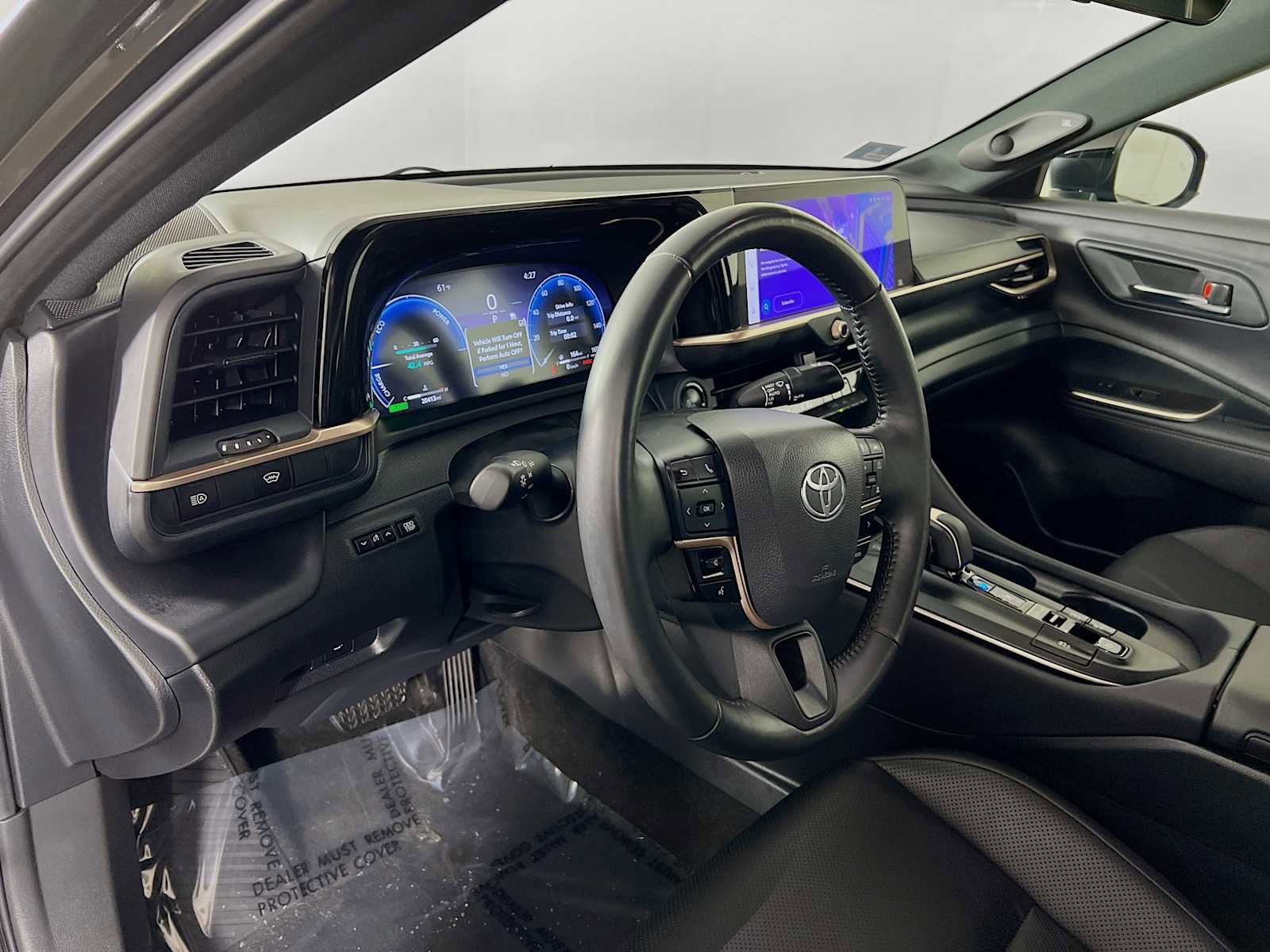 Used 2023 Toyota Crown Limited image 9