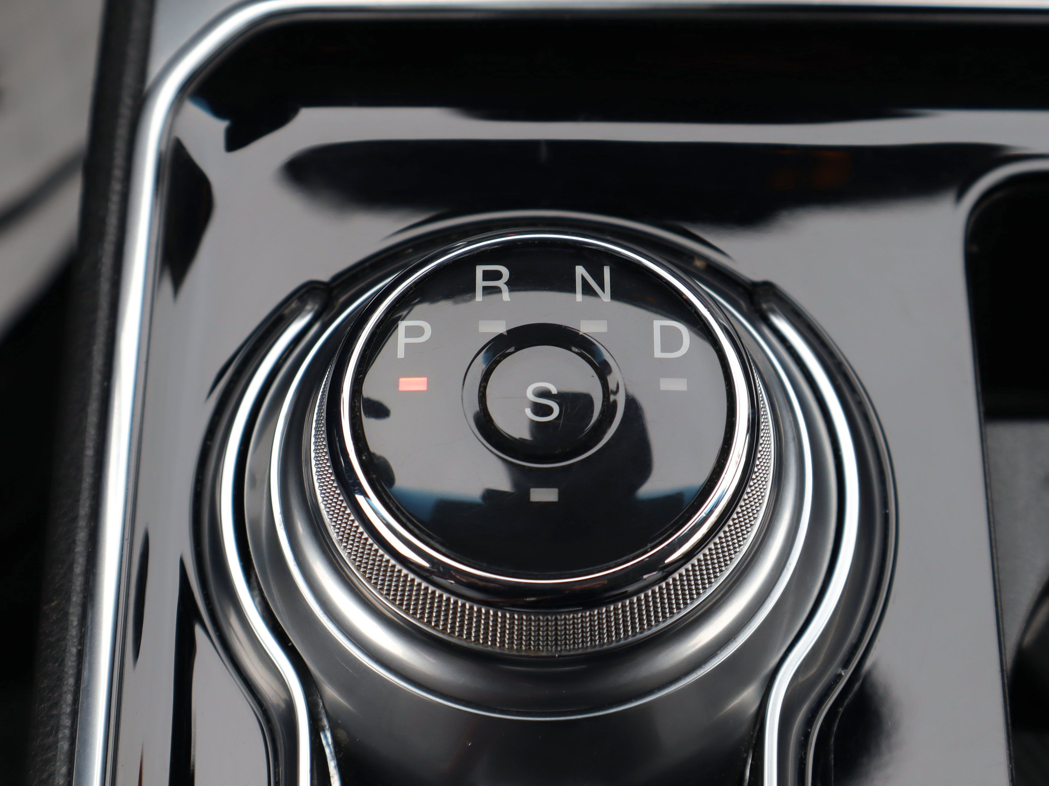 Used 2020 Ford Edge Titanium image 16