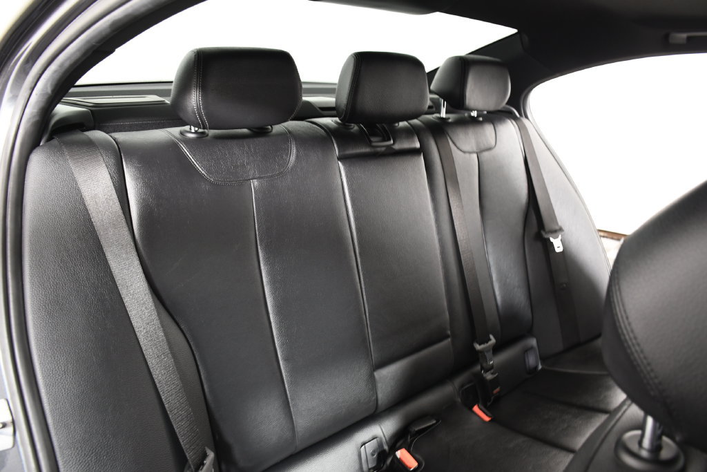 Used 2018 BMW 340i xDrive Sedan AWD/4WD image 23