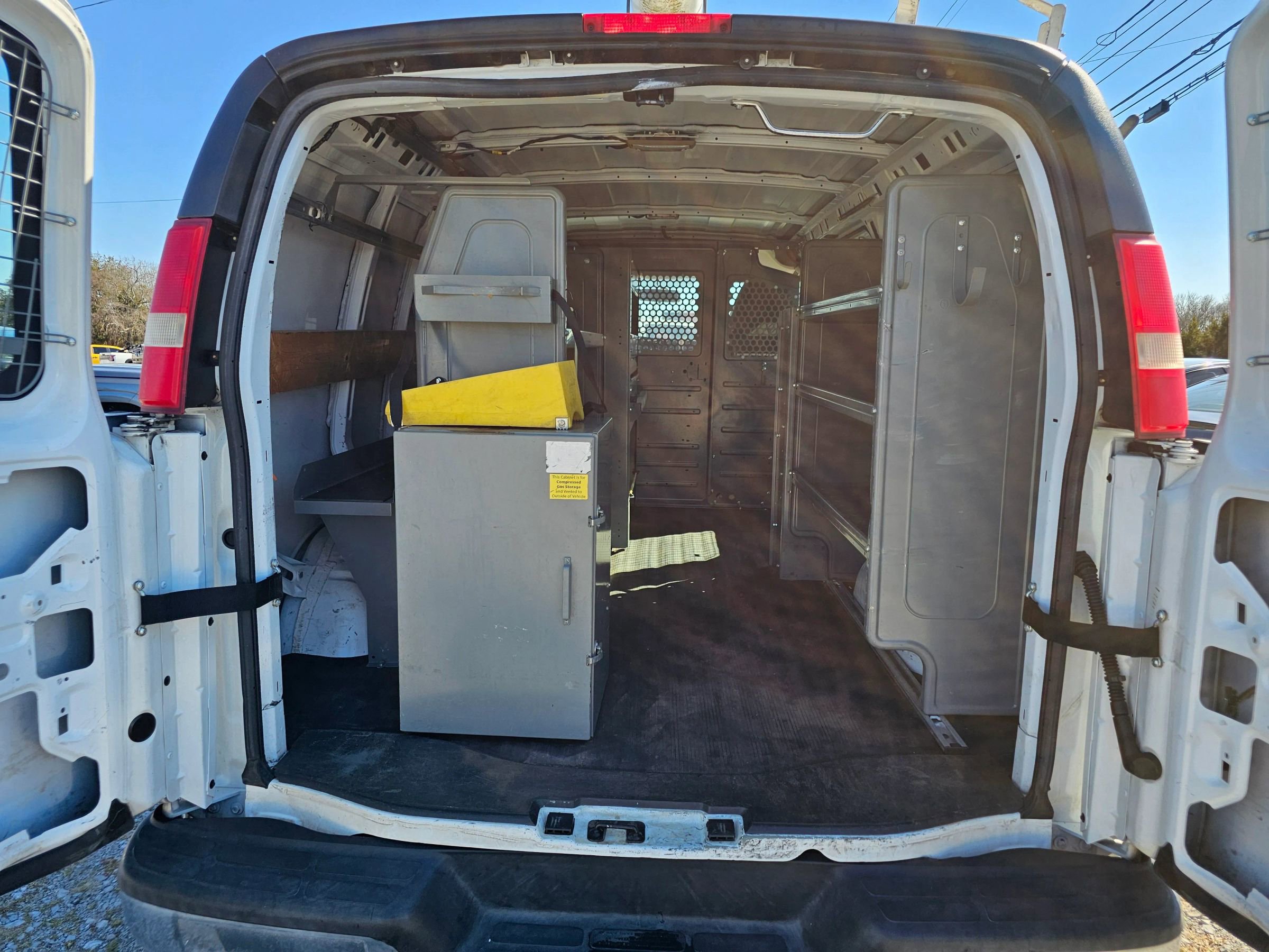 Used 2014 Chevrolet Express 2500 w/ Cold Climate Package image 11
