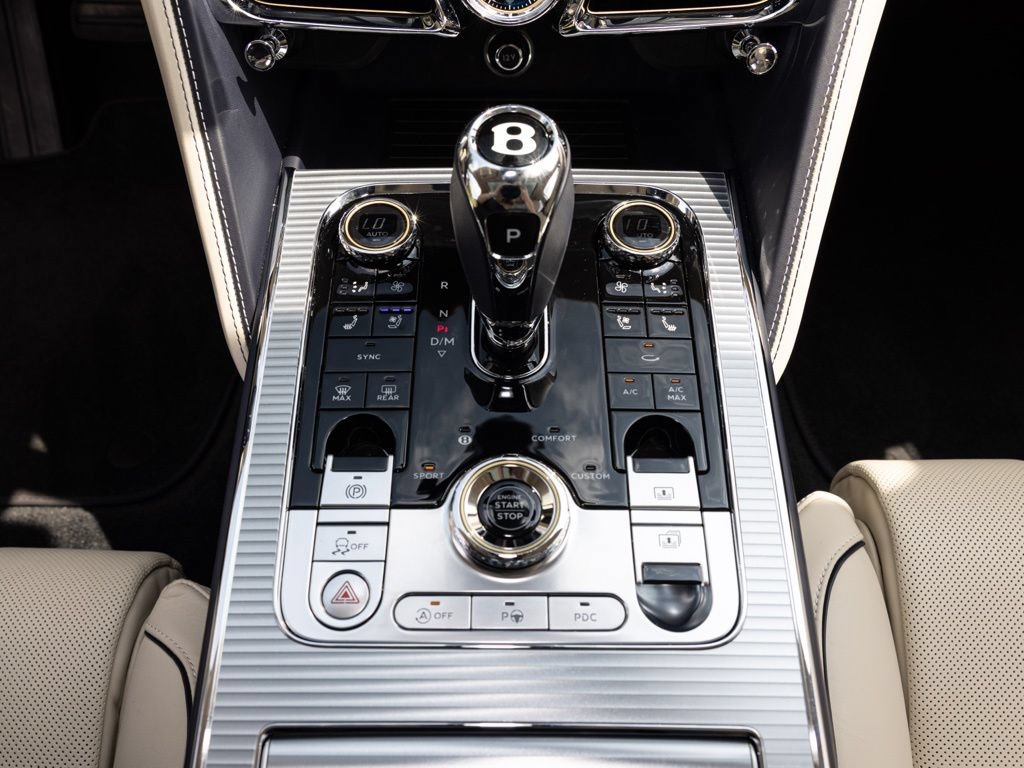 Used 2024 Bentley Flying Spur V8 AWD/4WD image 44
