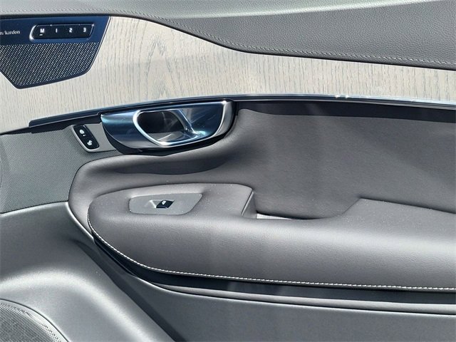 Certified 2025 Volvo XC90 B6 Ultra w/ Lounge Package image 18