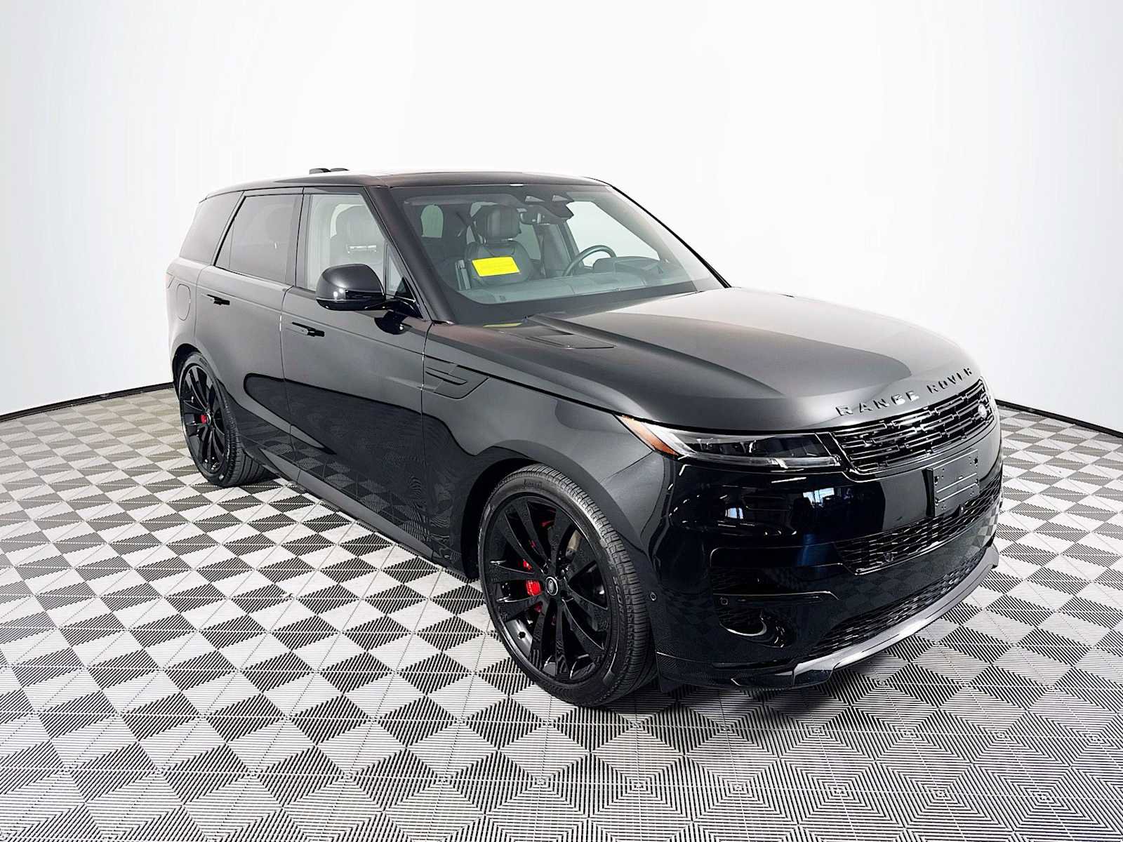 Used 2025 Land Rover Range Rover Sport Dynamic SE image 3