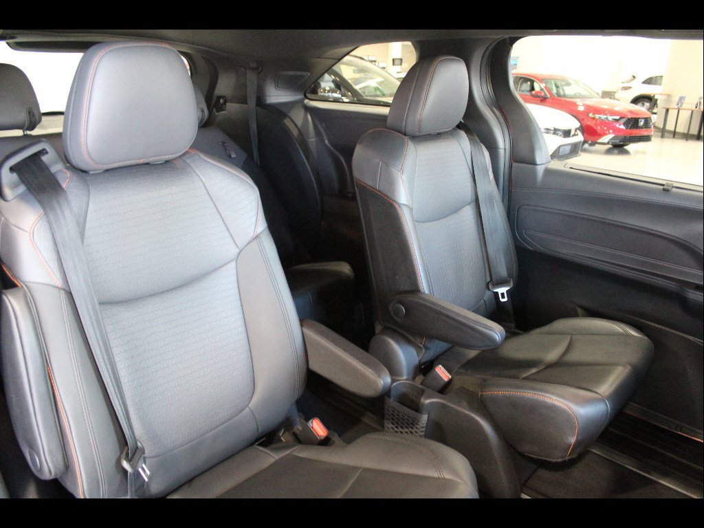 Used 2021 Toyota Sienna XSE w/ XSE Plus Package FWD image 17