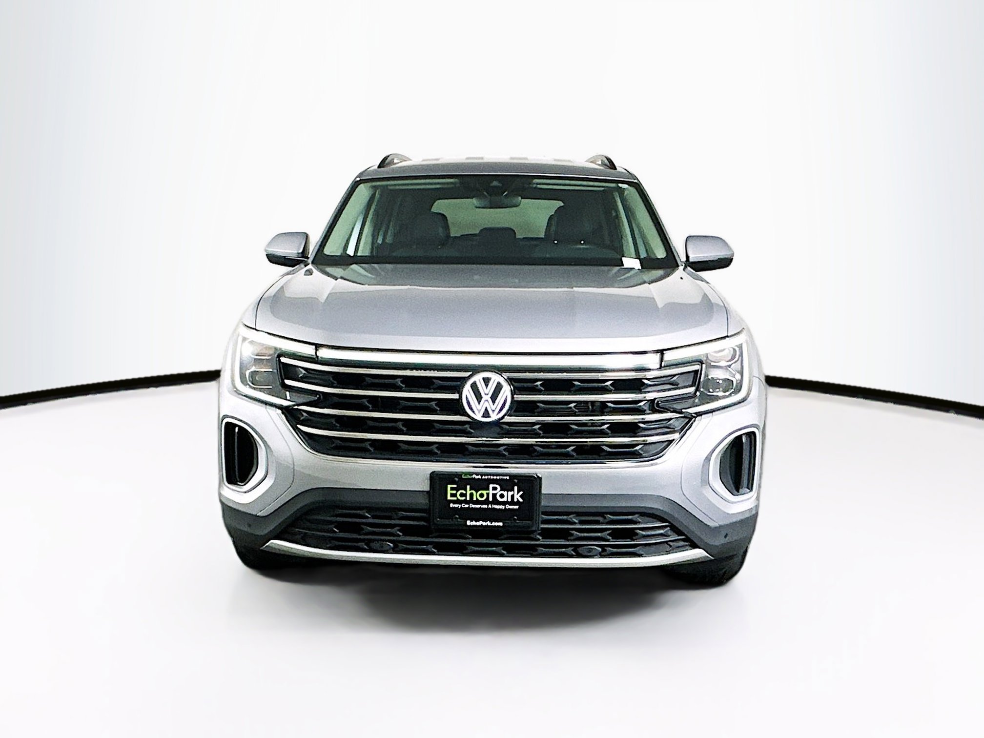 Used 2025 Volkswagen Atlas SE image 2