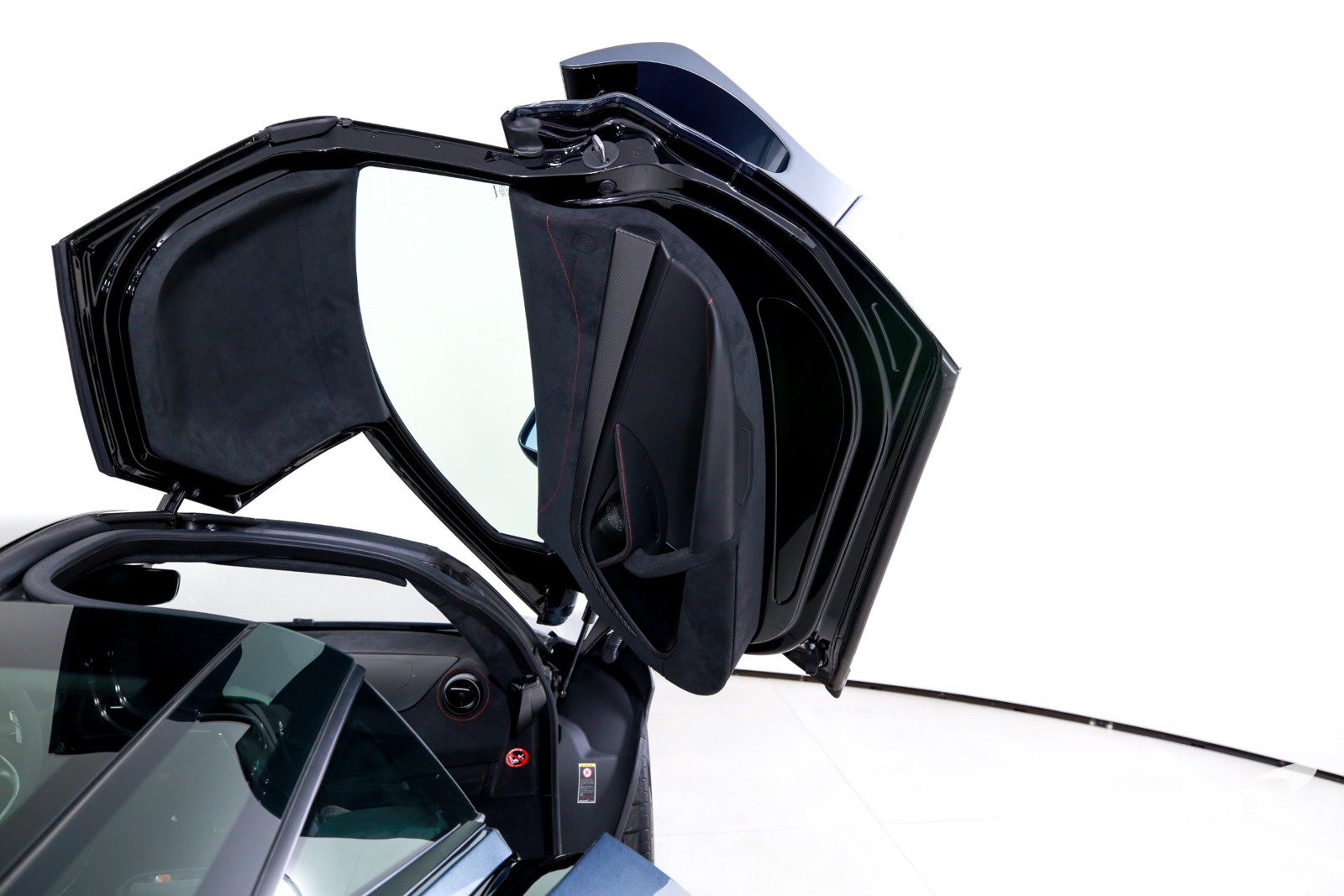 Used 2025 McLaren 750S RWD image 17
