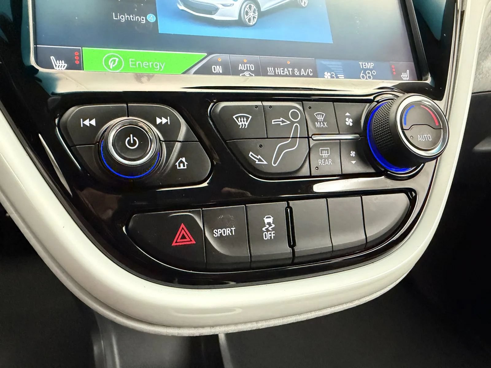 Used 2018 Chevrolet Bolt LT FWD image 14