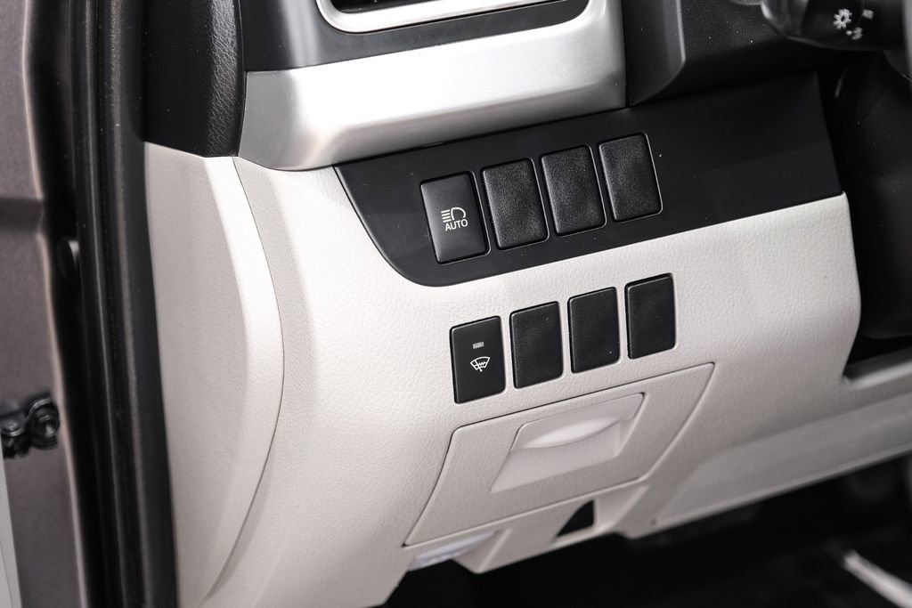 Used 2019 Toyota Highlander LE FWD image 27