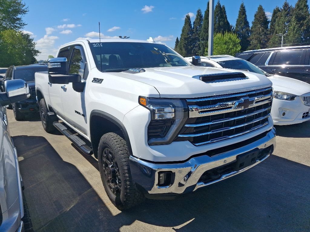 Used 2024 Chevrolet Silverado 3500 LTZ w/ LTZ Plus Package AWD/4WD image 2