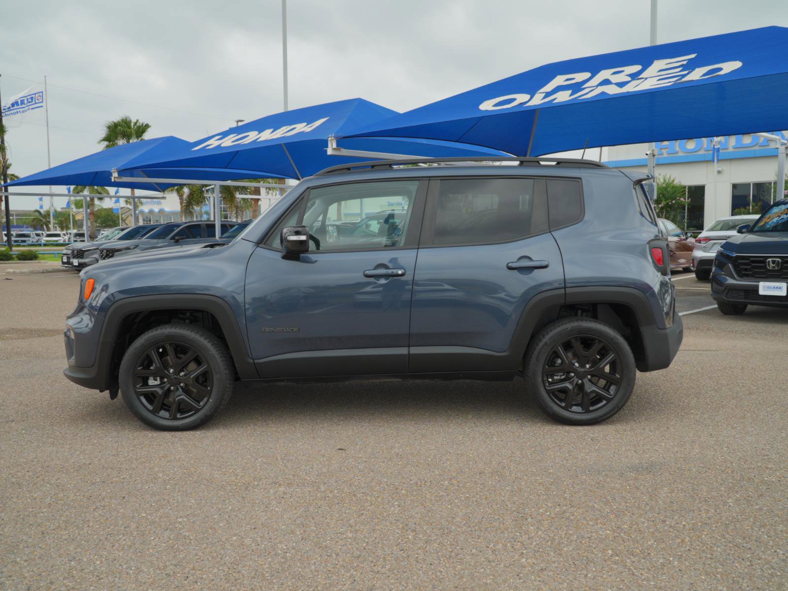 Used 2023 Jeep Renegade Altitude w/ Convenience Group I AWD/4WD image 10