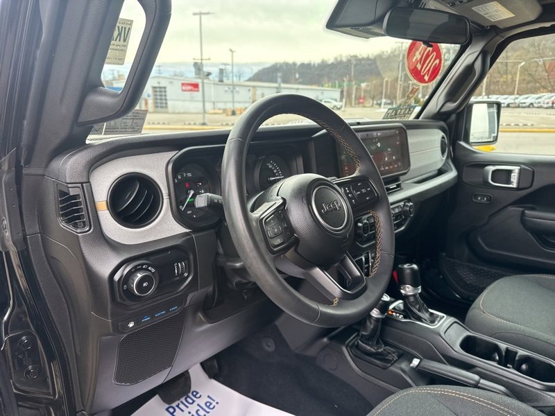 Used 2024 Jeep Wrangler Unlimited image 23