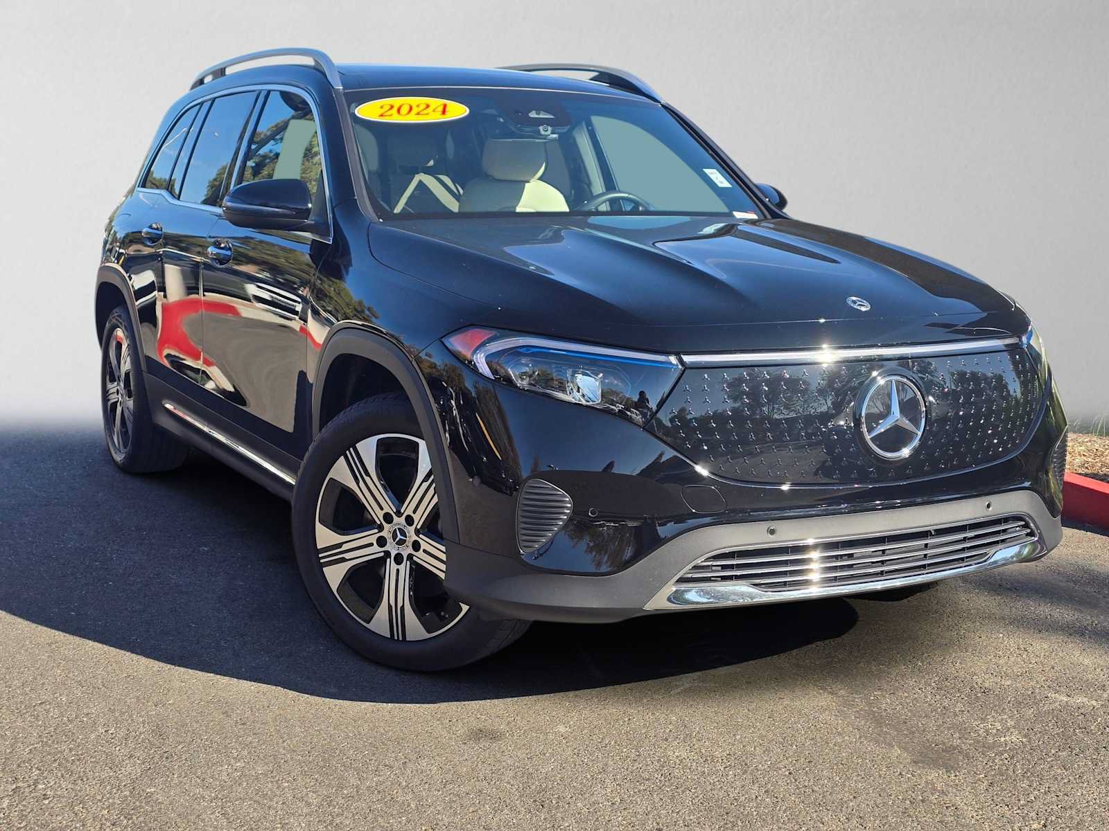 Used 2024 Mercedes-Benz EQB 250+ image 1