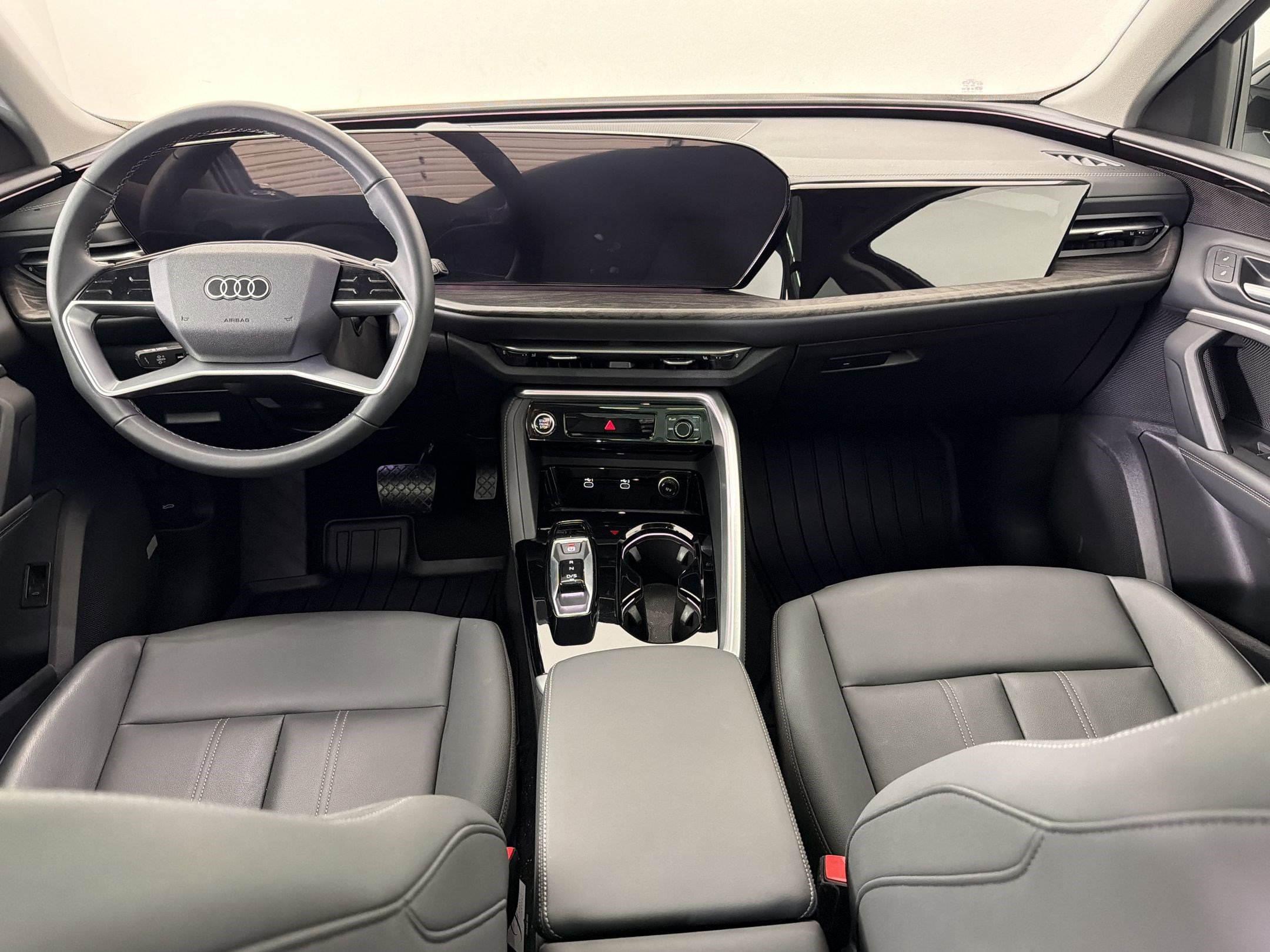Used 2025 Audi Q5 Premium w/ Convenience Package image 16
