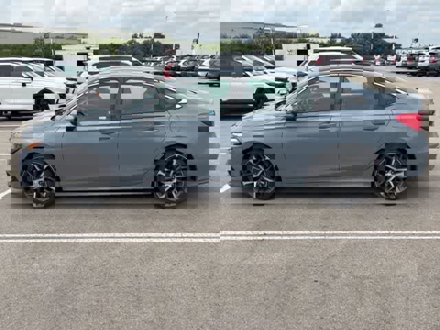 Used 2022 Honda Civic Touring image 2