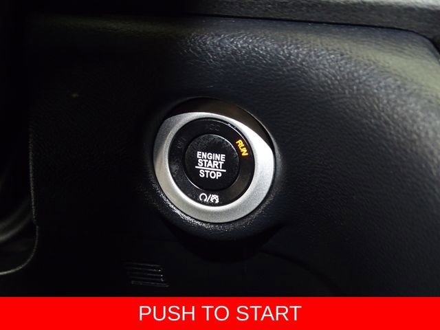 Used 2025 Chrysler Pacifica Select FWD image 8