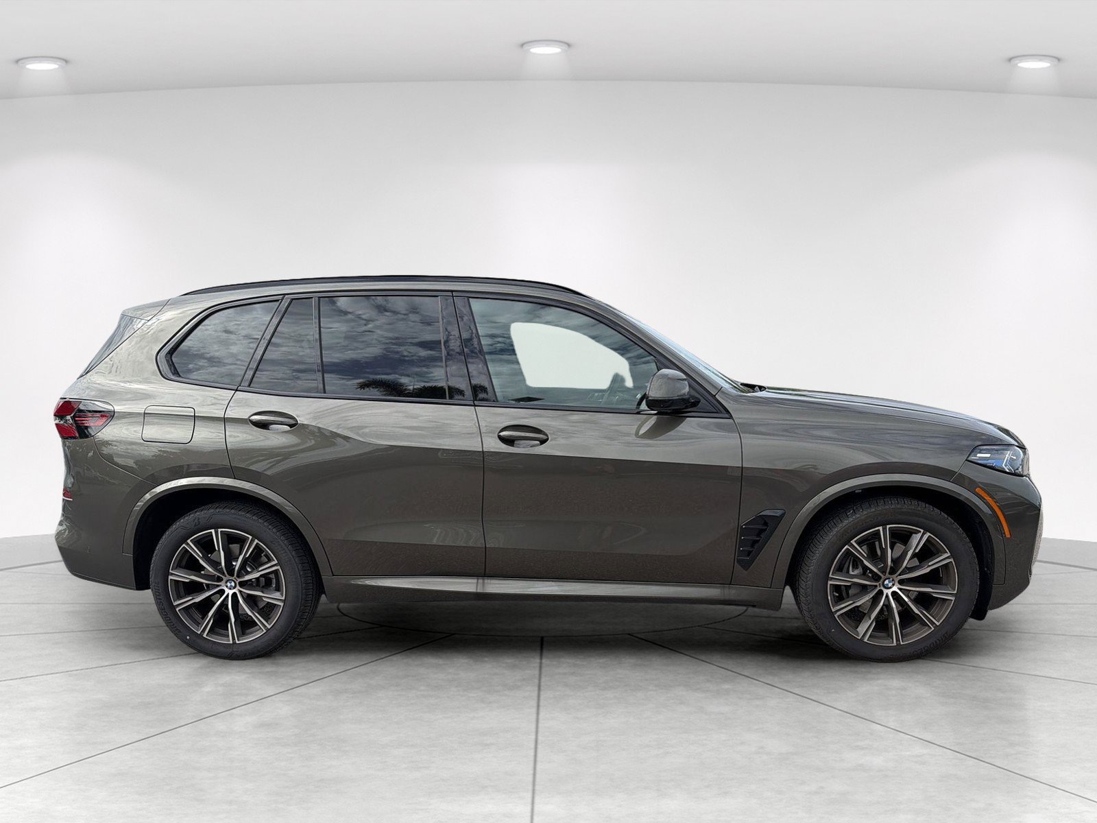Used 2026 BMW X5 xDrive40i AWD/4WD image 3