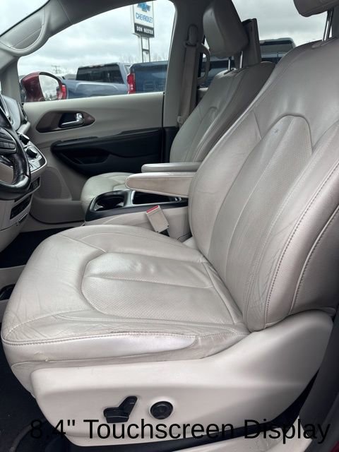 Used 2018 Chrysler Pacifica Touring-L Plus image 26