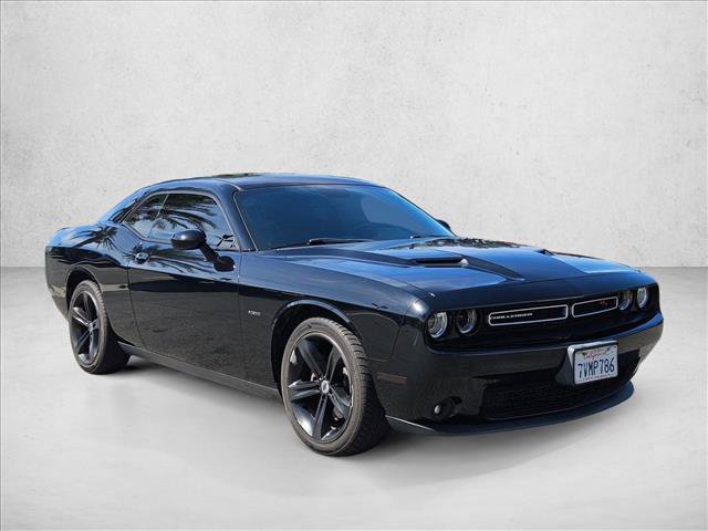 Used 2017 Dodge Challenger R/T RWD image 4