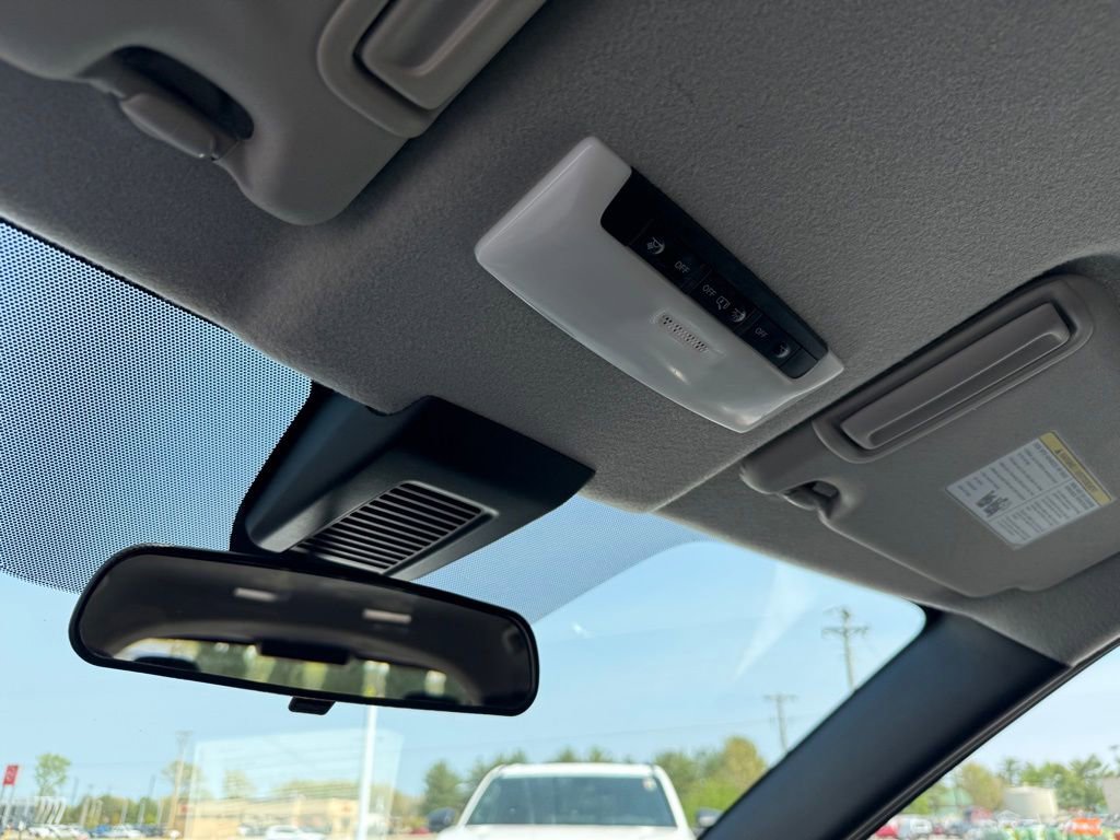 Used 2020 Nissan Kicks SR image 27