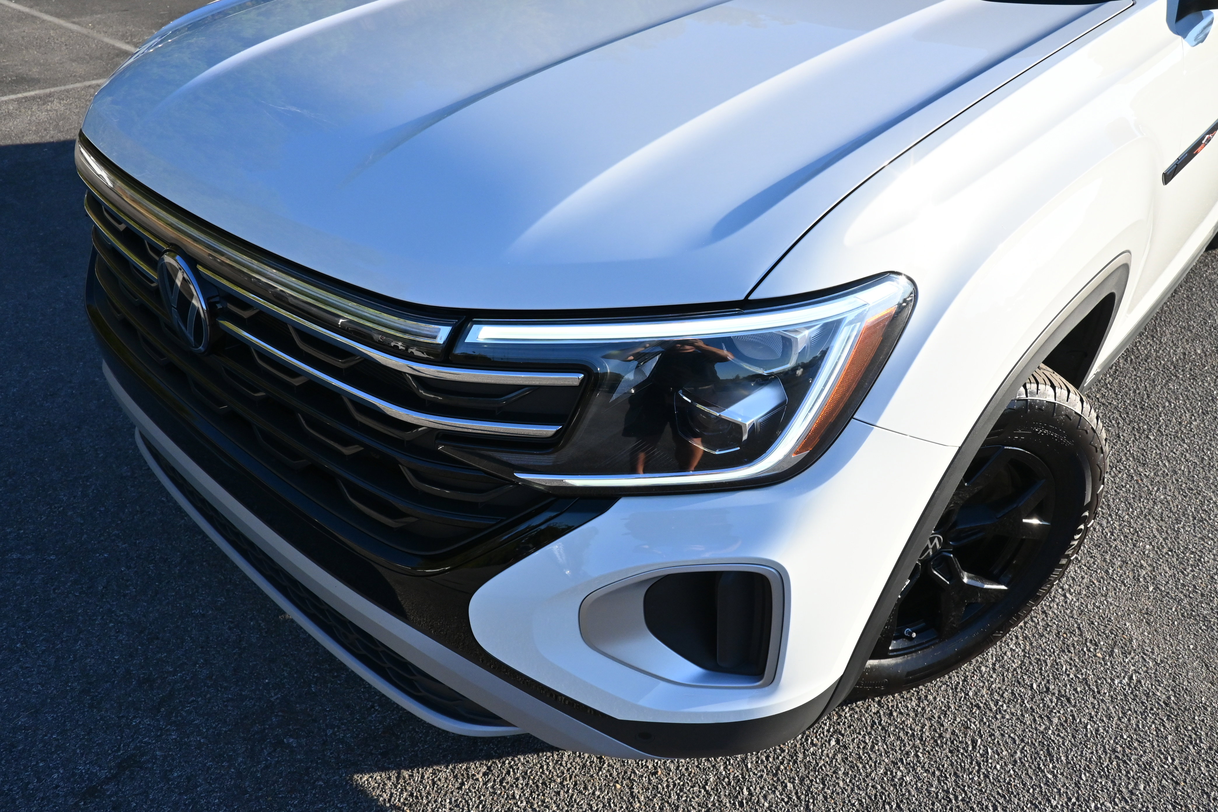 Used 2025 Volkswagen Atlas Peak Edition SE image 13