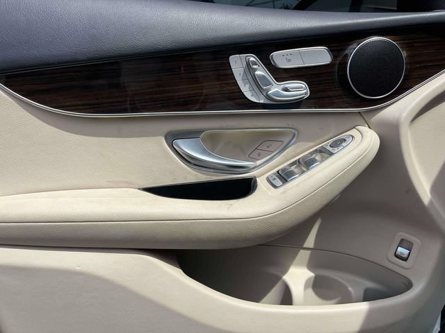 Used 2022 Mercedes-Benz GLC 300 w/ Premium Package Lite image 24