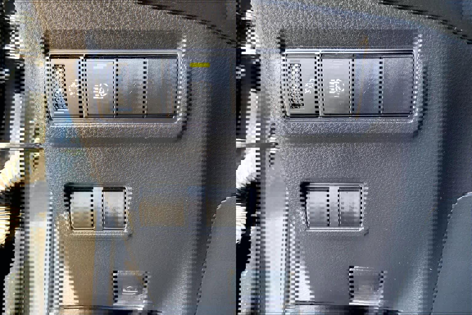 Used 2025 Toyota Corolla Cross LE image 31