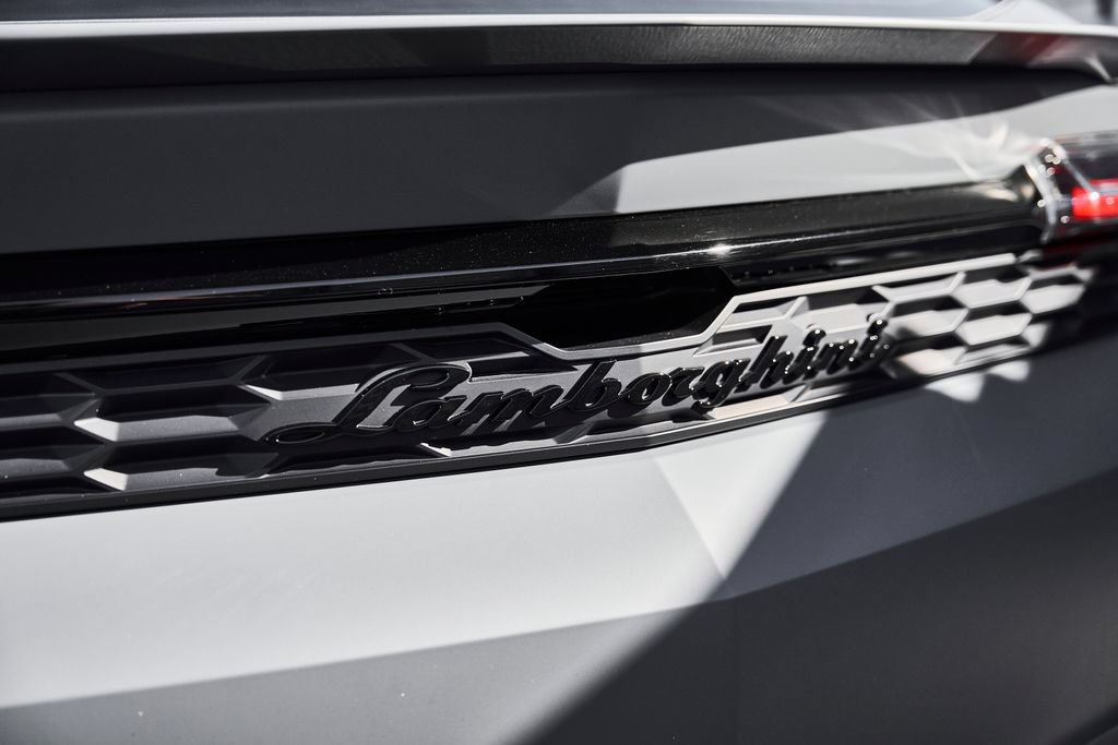Used 2025 Lamborghini Urus S AWD/4WD image 12