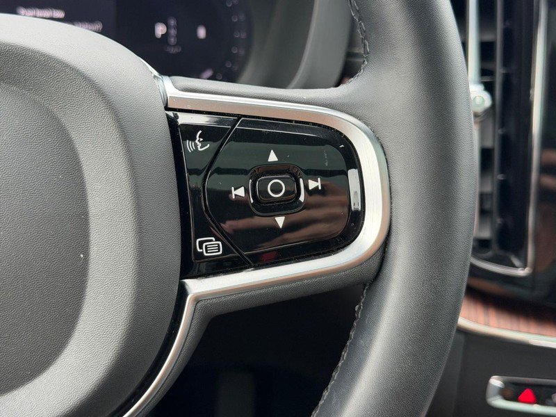 Certified 2023 Volvo XC60 B5 Ultimate w/ Climate Package AWD/4WD image 19