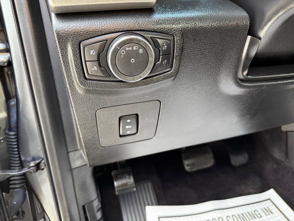 Used 2015 Ford F150 Platinum w/ Equipment Group 701A Luxury image 23